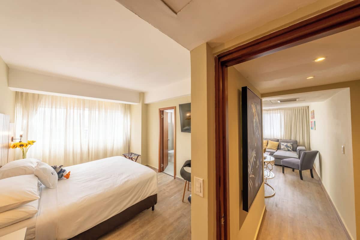 Suite, 1 chambre, non-fumeur (1 King Bed) | Literie de qualité, couette en duvet, minibar, coffre-fort