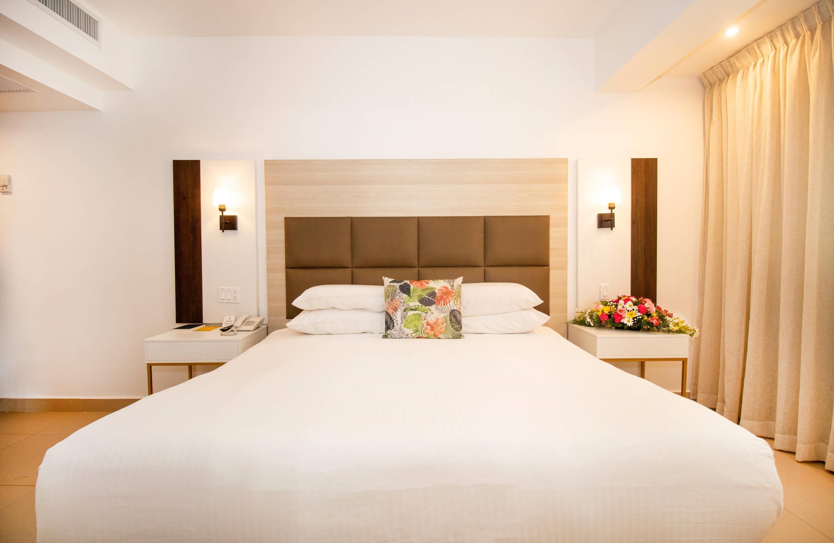 Suite, 1 Bedroom, Non Smoking (1 King Bed) | Premium bedding, down duvets, minibar, in-room safe