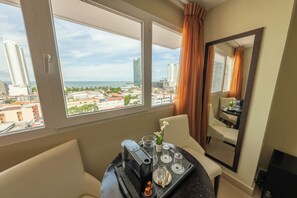 Ropa de cama de alta calidad, edredón y minibar 