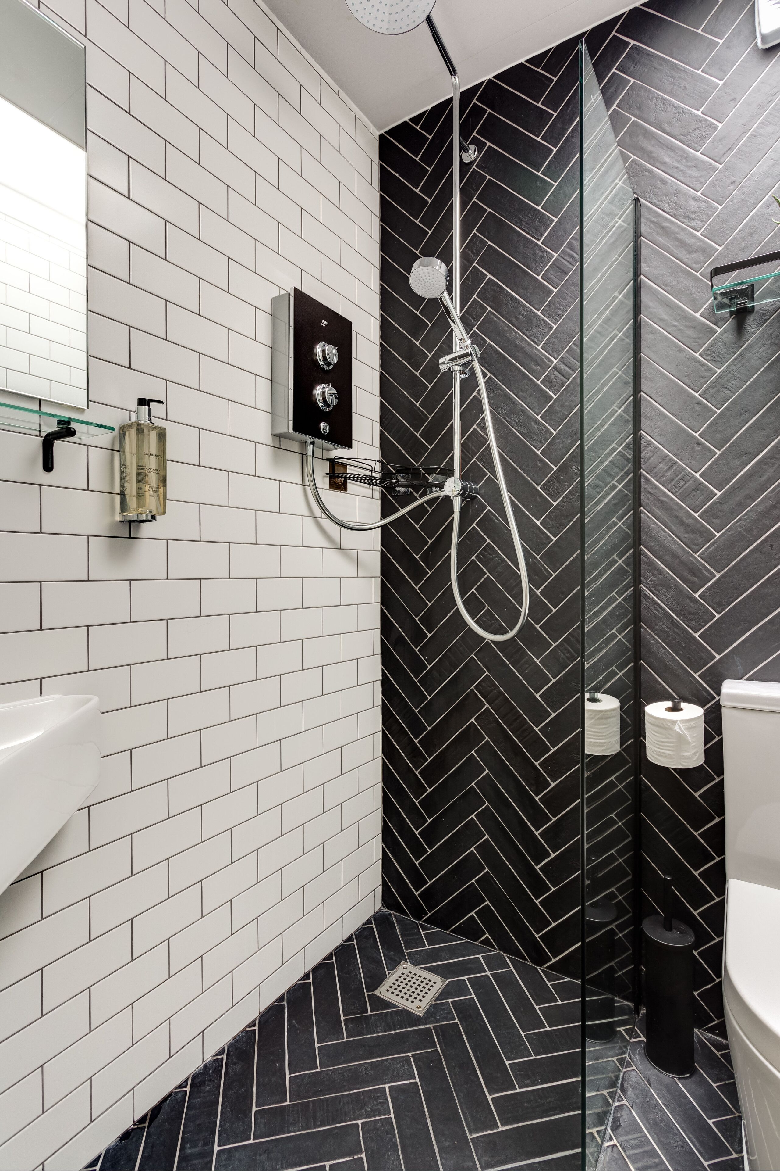 Sea view, pet friendly central Laines location, 1 minute from station 