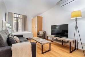 Living area - MH Apartments Opera Rambla (Barcelona)