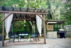 Terrace/patio - The Launch Pad with a pool! King bed and private backyard (Orlando)