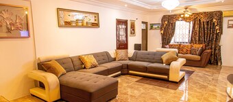 Luxury 2 Bedroom House @ Tema Community 3