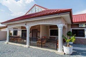 Exterior - Luxury 2 Bedroom House @ Tema Community 3 (Tema)