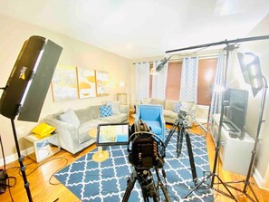 TV, books, stereo - 🌇 Private Sunset Rooftop w/ secure EV Garage ⚡️🚗💨 (Memphis)