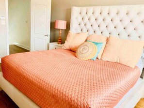 3 bedrooms, iron/ironing board, WiFi, bed sheets - 🌇 Private Sunset Rooftop w/ secure EV Garage ⚡️🚗💨 (Memphis)