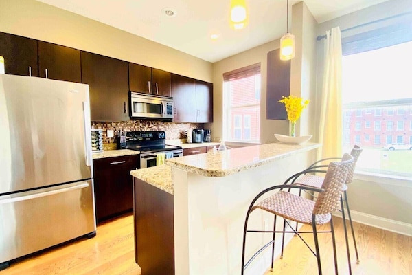 Jääkaappi, mikroaaltouuni, uuni, liesi