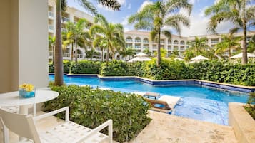 Zwembad | Een buitenzwembad