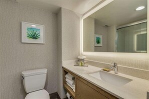 Bathroom - Doubletree By Hilton Phoenix Chandler (Chandler)