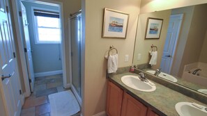 House, Multiple Beds (Island Time II - 102 Raphael S) | Bathroom - Island Time II - 102 Raphael S (Dauphin Island)