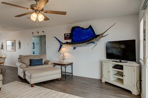 House, Multiple Beds (Sandbar - 105 Raphael Semmes) | Living room