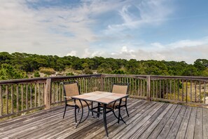 House, Multiple Beds (Purple Parrot - 200 Leonora Ct) | Balcony - Purple Parrot - 200 Leonora Ct (Dauphin Island)