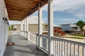 House, Multiple Beds (Purple Parrot - 200 Leonora Ct) | Balcony - Purple Parrot - 200 Leonora Ct (Dauphin Island)