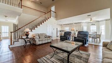 Talo, useita sänkyjä (Relaxation - 2926 Bienville Bl) | Olohuone