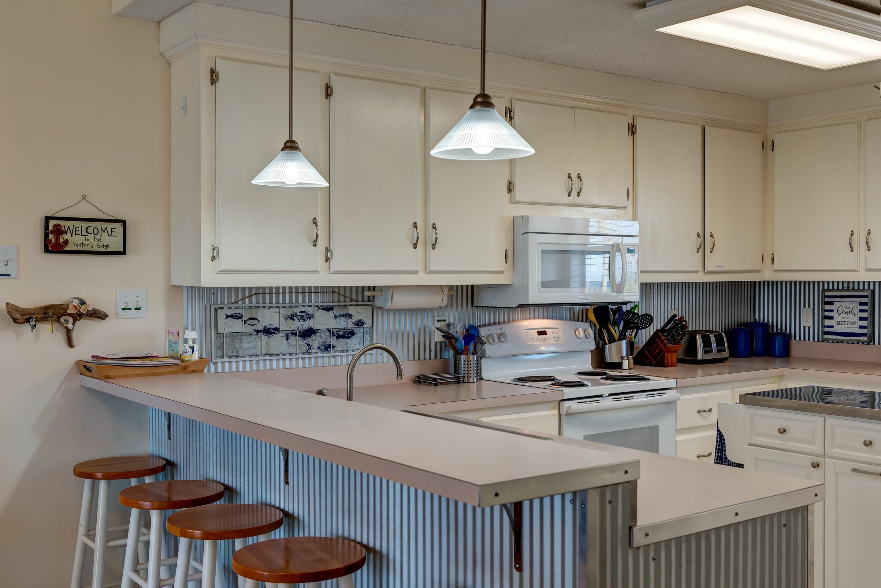 House, Multiple Beds (Water's Edge - 2227 Mallard) | Private kitchen