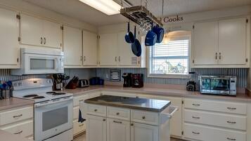 Rumah, Beberapa Tempat Tidur (Water's Edge - 2227 Mallard) | Dapur pribadi