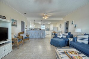House, Multiple Beds (Water's Edge - 2227 Mallard) | Living room - Water's Edge - 2227 Mallard (Dauphin Island)