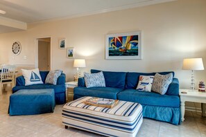 House, Multiple Beds (Water's Edge - 2227 Mallard) | Living room - Water's Edge - 2227 Mallard (Dauphin Island)