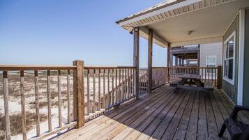 House, Multiple Beds (Tropical Paradise - 2354 Islan) | Balcony