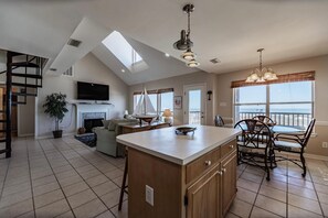 House, Multiple Beds (Tropical Paradise - 2354 Islan) | Dining
