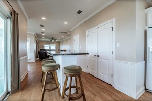 House, Multiple Beds (Shamrock Shores - 2941 Bienvil) | Private kitchen