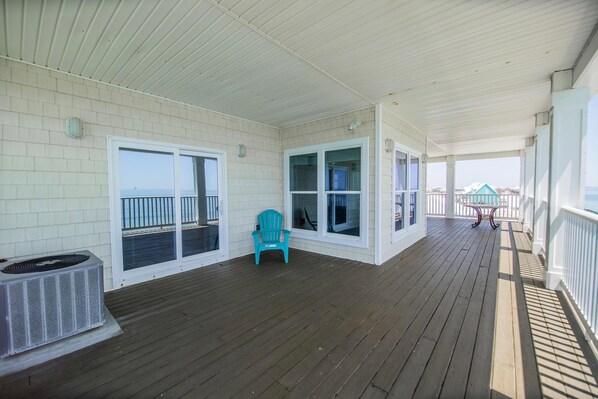 Casa, varias camas (Shamrock Shores - 2941 Bienvil) | Balcón