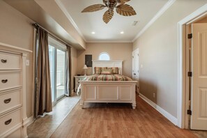 House, Multiple Beds (Shamrock Shores - 2941 Bienvil)