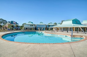 Condo, Multiple Beds (Bikinis & Martinis - Surf Club B12) | Pool
