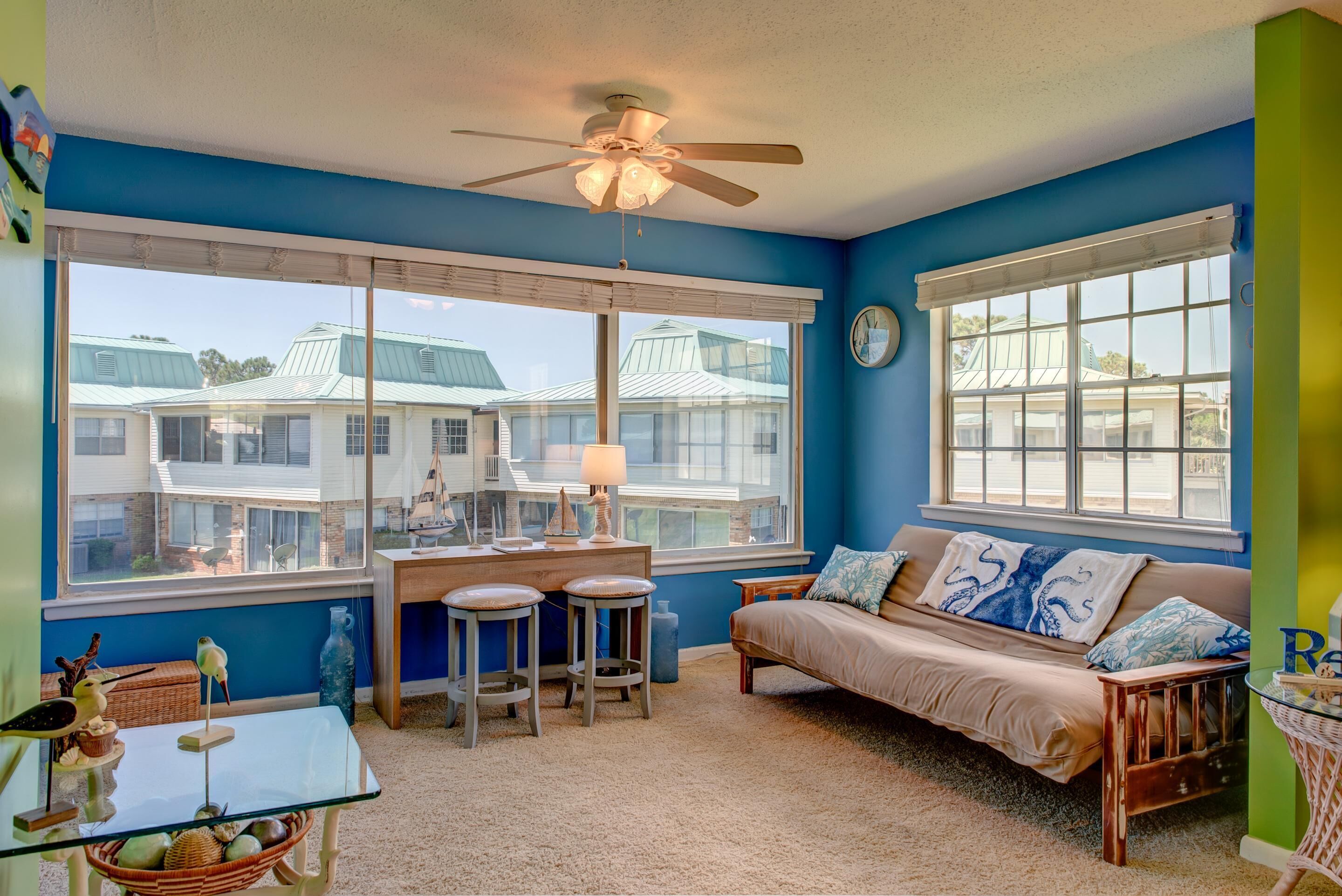 公寓式客房, 多张床 (Bikinis & Martinis - Surf Club B12) | 客厅