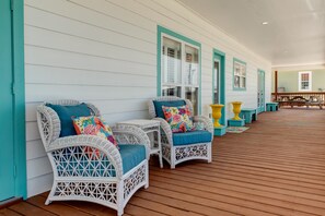 Casa, varias camas (Dauphin Charm - 2237 Bienville) | Balcón