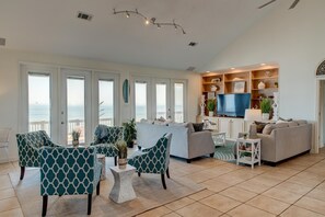 Casa, varias camas (Dauphin Charm - 2237 Bienville) | Sala de estar