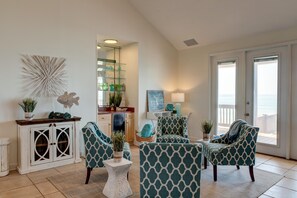 Casa, varias camas (Dauphin Charm - 2237 Bienville) | Sala de estar