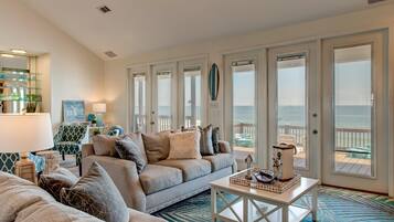 House, Multiple Beds (Dauphin Charm - 2237 Bienville) | Living room