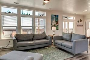 House, Multiple Beds (Wave Loudest - 103 Pushmata) | Living room - Wave Loudest - 103 Pushmata (Dauphin Island)