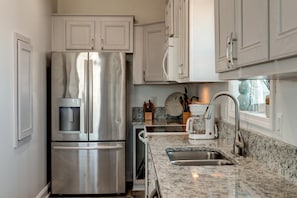 House, Multiple Beds (Wave Loudest - 103 Pushmata) | Private kitchen - Wave Loudest - 103 Pushmata (Dauphin Island)