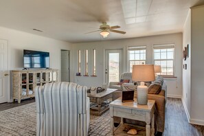 House, Multiple Beds (Saltaire - 2440 Bienville) | Living room