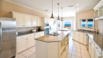 House, Multiple Beds (Tidal Wave - 2636 Bienville) | Private kitchen