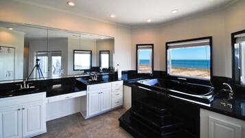 House, Multiple Beds (Tidal Wave - 2636 Bienville) | Private kitchen