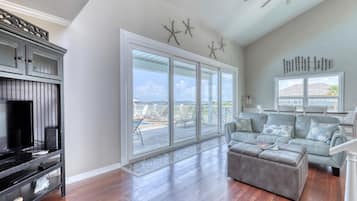 House, Multiple Beds (Easy Breezy - 2624 Bridgeview) | Living room