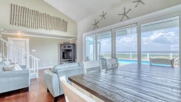 House, Multiple Beds (Easy Breezy - 2624 Bridgeview) | Private kitchen