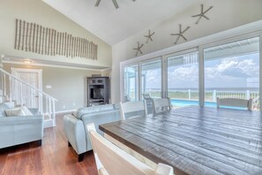 House, Multiple Beds (Easy Breezy - 2624 Bridgeview) | Private kitchen