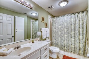 Condo, Multiple Beds (Footprints In The Sand-Inn 112) | Bathroom - Footprints In The Sand-inn 112 (Dauphin Island)