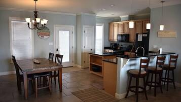 House, Multiple Beds (Southern Breeze - 103 Vaca Ct) | Private kitchen