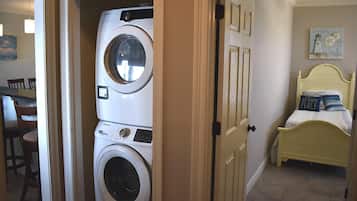 House, Multiple Beds (Southern Breeze - 103 Vaca Ct) | Laundry