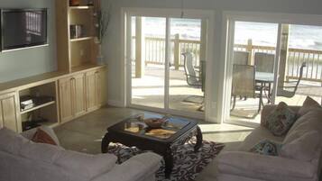 House, Multiple Beds (Southern Breeze - 103 Vaca Ct) | Living room