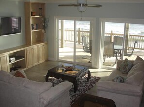 House, Multiple Beds (Southern Breeze - 103 Vaca Ct) | Living room - Southern Breeze - 103 Vaca Ct (Dauphin Island)