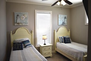 House, Multiple Beds (Southern Breeze - 103 Vaca Ct)