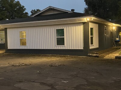 4 Bedroom Home Away From Home- REMODELED 10/21