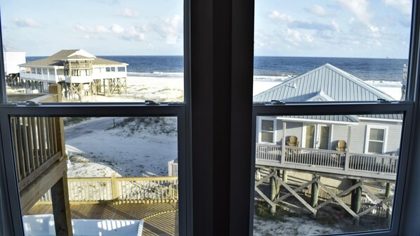 House, Multiple Beds (Sonny Daze - 105 Quebec Ct) | Balcony