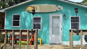 House, 1 Queen Bed (Surf Shack - 1013 Cadillac) | Exterior